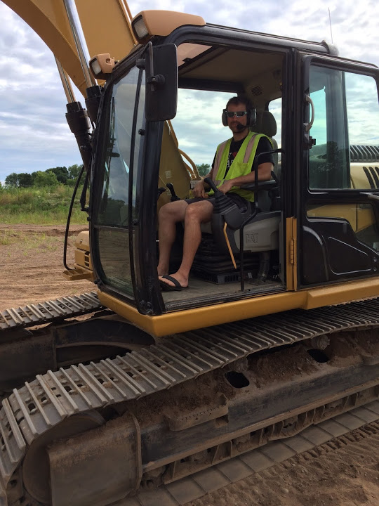 Driving a 19 ton excavator
